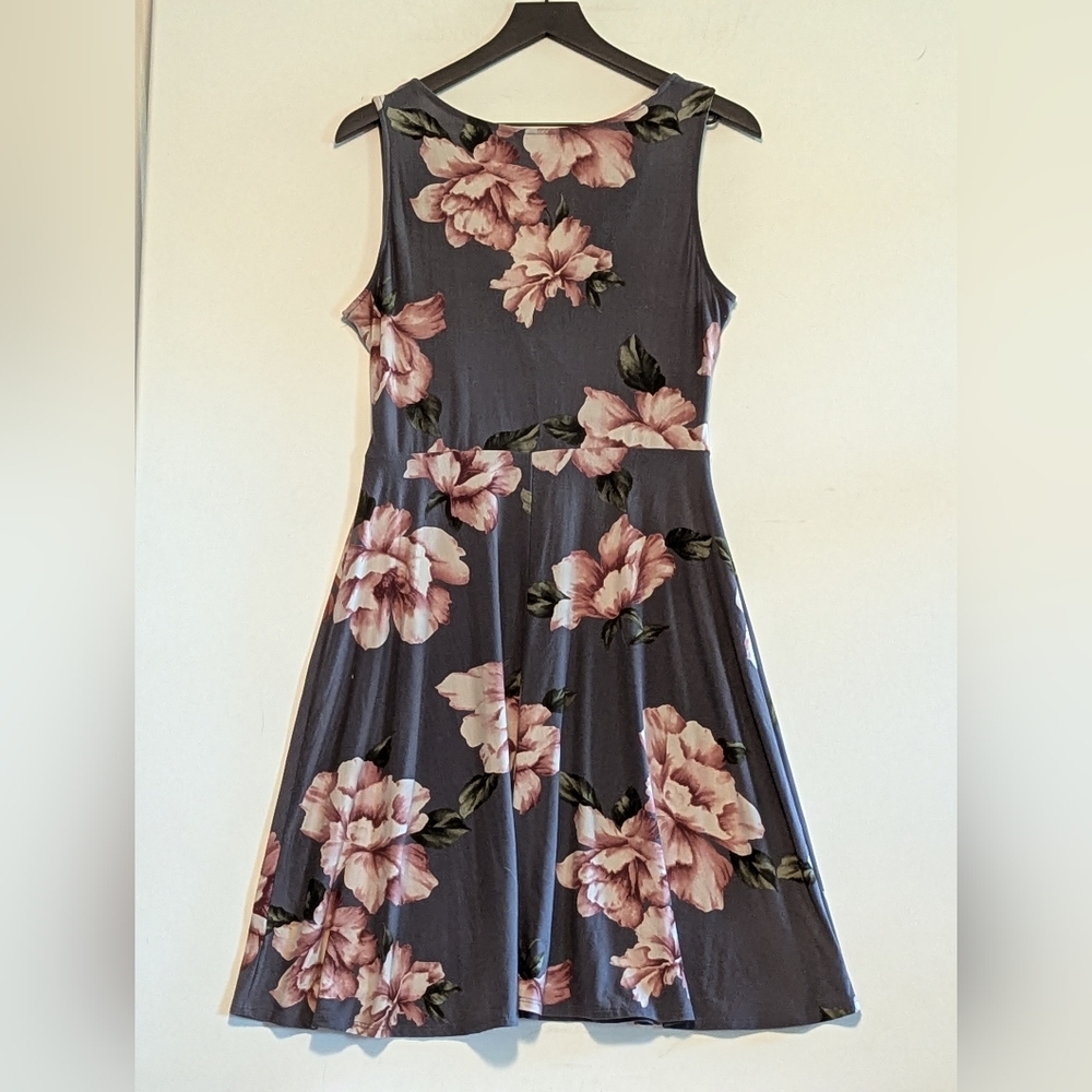 Kaileigh Floral Midi Dress Pink  Gray Flowers Sz Large Soft Flowy Large Feminine - Picture 3 of 3
